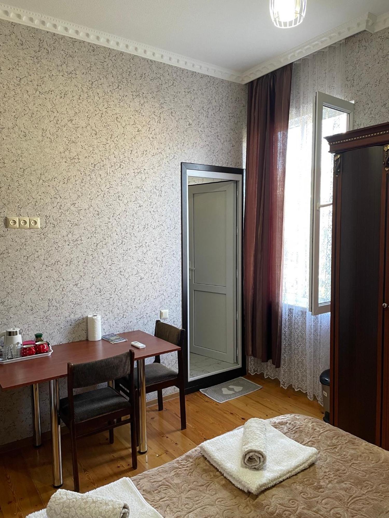 Elco Hotel Zugdidi Bagian luar foto