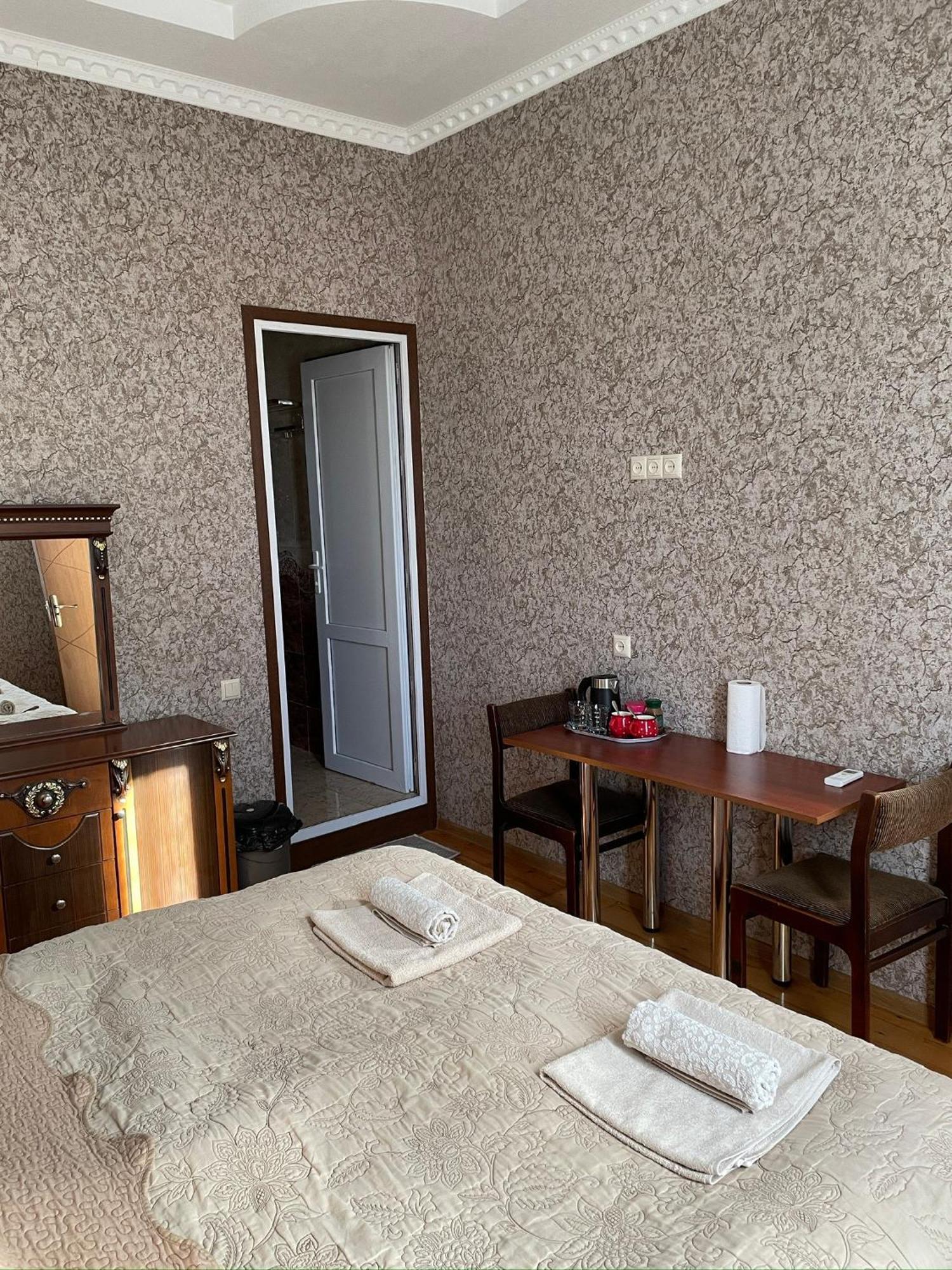 Elco Hotel Zugdidi Bagian luar foto