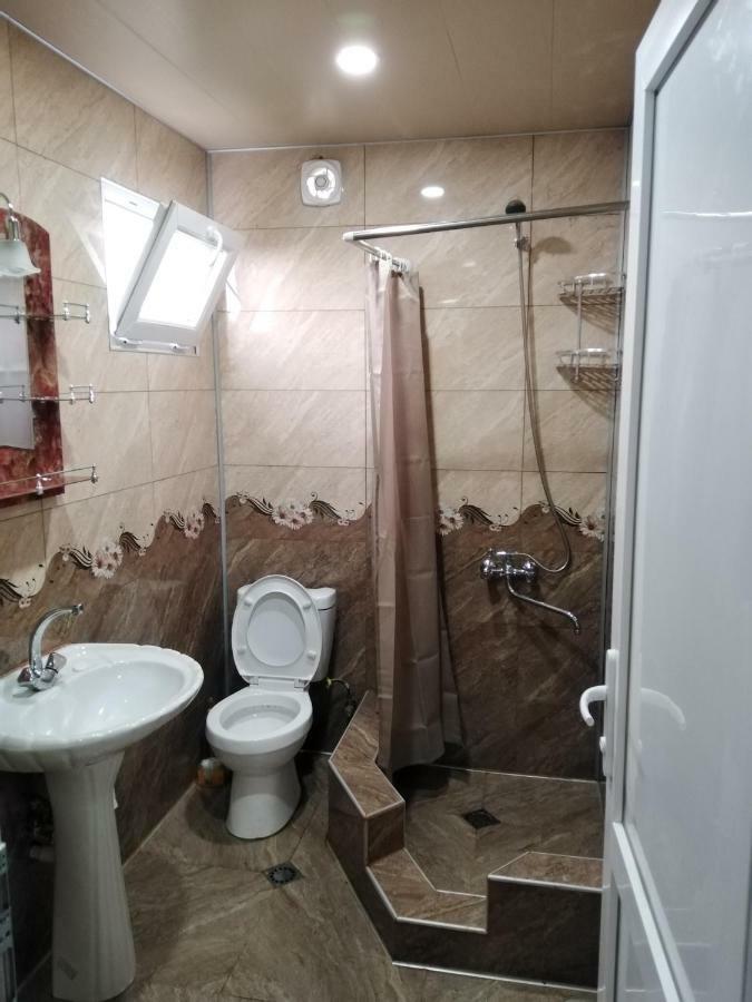 Elco Hotel Zugdidi Bagian luar foto