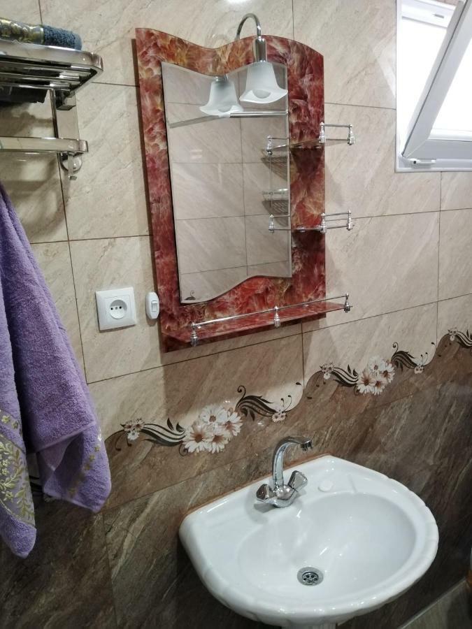 Elco Hotel Zugdidi Bagian luar foto