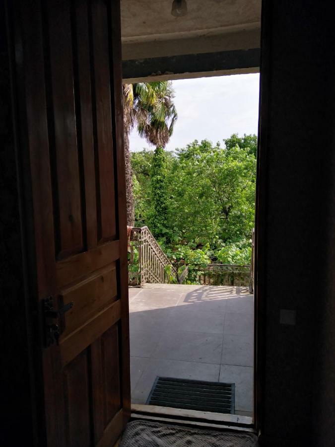 Elco Hotel Zugdidi Bagian luar foto